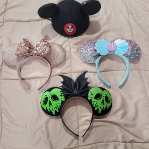 Disney Mickey Mouse and Minnie Mouse Ears Set Of 4.
